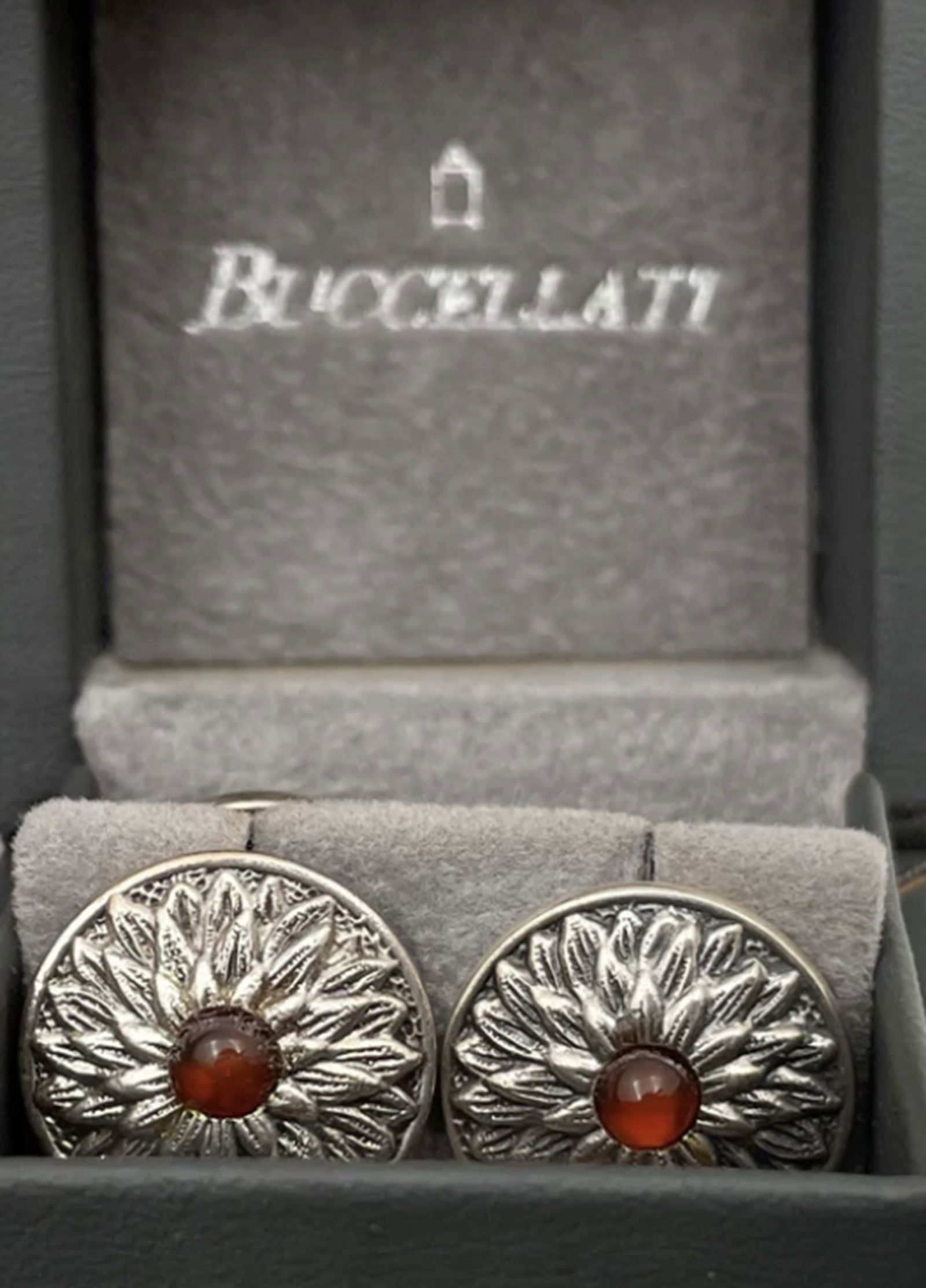 Buccellati Italian Pair of Sterling Silver Cufflinks with Sunflower Motif in Floral Design (1 of 6)