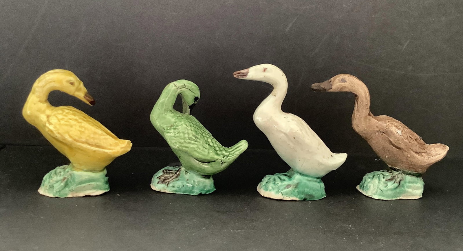 Chinese Majolica Goose Figurines: Chinese Majolica Goose Figurines.Majolica Gloss Goose FigurineMade in China Measures approx 2"x2"x1"