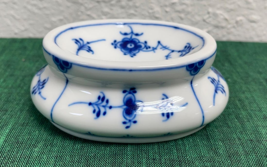 Royal Copenhagen BLUE FLUTED PLAIN #14259 Rare Paperweight (1 of 4)