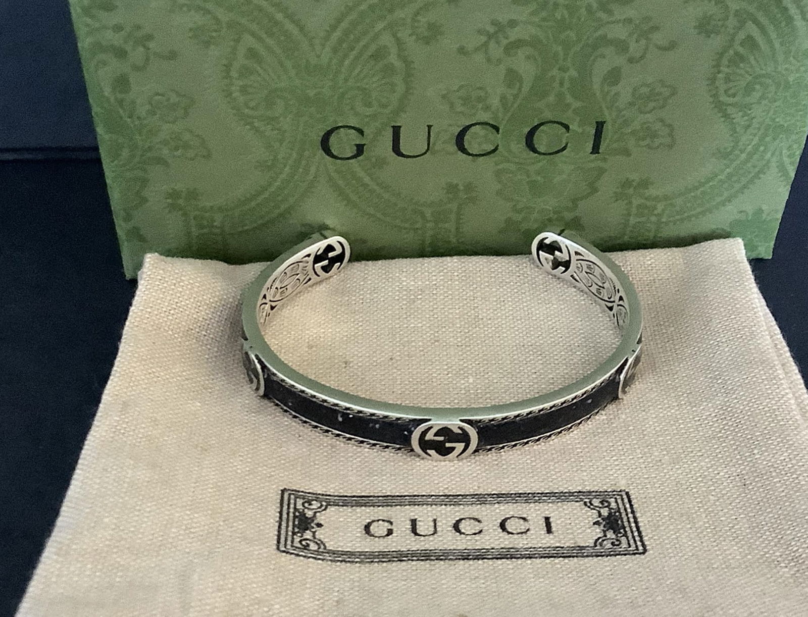 GUCCI Signed Sterling Silver Logo Cuff Bracelet Made in Italy (1 of 7)