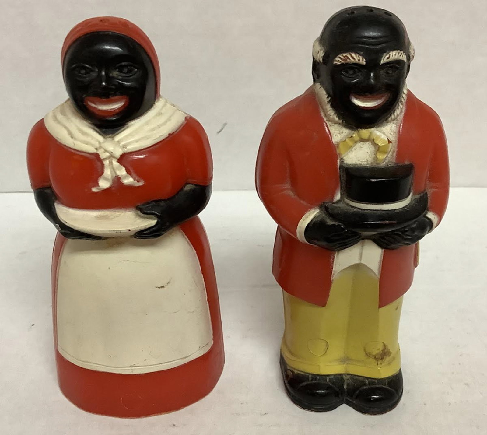 Black Americana Aunt Jemima And Uncle Mose Salt and Pepper Shakers: Black Americana Aunt Jemima And Uncle Mose Salt and Pepper Shakers. Measures approx 3.5 inches tall