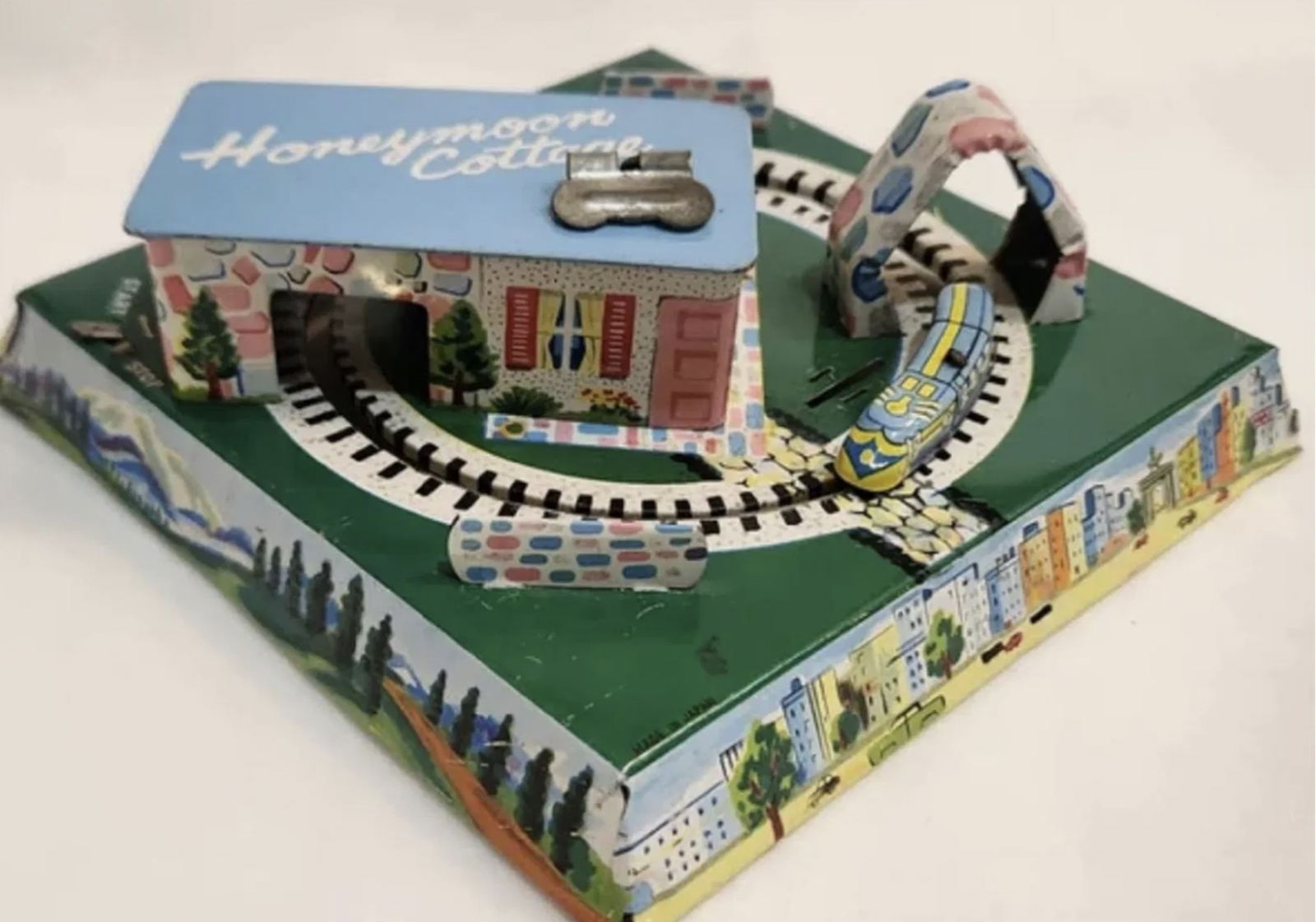 Marx Tin Litho Windup Honeymoon Cottage Train 1966 (1 of 5)