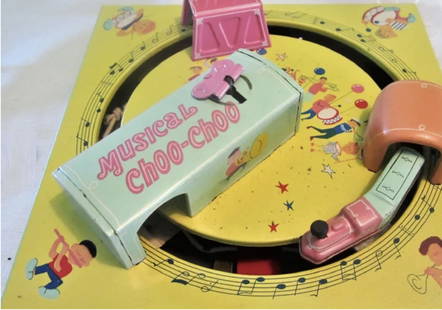 Marx Tin Litho Wind Up Train Set with Box Made in Japan 1966: Marx Tin Litho Wind Up in Box Made in Japan 1966. Marx wind up toy. A tin litho train that goes around its track playing music. There's a pink key on the top that is wound up and then an "on off"