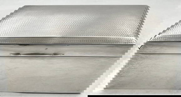 Cohen & Solomon English Sterling Silver 1918 Cigar Box/ Humidor in Art Deco Style: Cohen & Solomon English Sterling Silver 1918 Cigar Box/ Humidor in Art Deco Style with an elegant, geometric design and finely engraved on the top. It measures 9 1/8'' in length by 6 1/8'' in depth