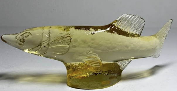 Kosta Boda Signed Swedish Glass Art Figurine by Paul Hoff for WWF Fish.: Kosta Boda Signed Swedish Glass Art Figurine by Paul Hoff for WWF Fish. Kosta Boda Sweden 1981Paul Hoff for World Wildlife FundIn very good vintage condition.7,5 cm (approx 3 inches) highand20 cm (app