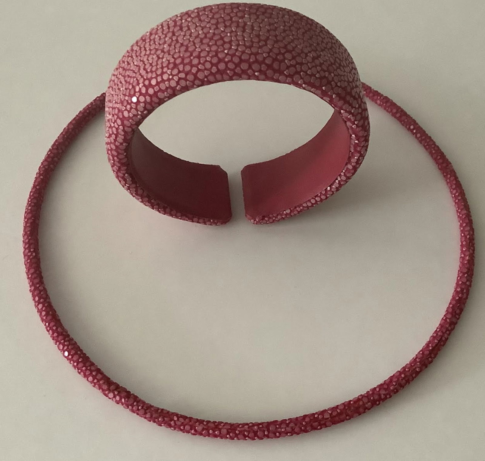 Stringray Cuff and matching stringray choker necklace Raspberry pinkish color (1 of 5)