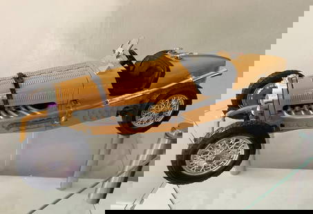 B Burago Bugatti Grand Prix 1935 vehicle 10 inches long: B Burago Bugatti Grand Prix 1935 vehicle 10 inches long
