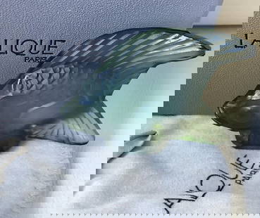 Lalique SIGNED Crystal Fish With Box Made in France: Lalique SIGNED Crystal Fish With Box Made in France The fish add color and whimsy to desks, tables, shelves - anywhere you choose to display it. Made in France. Height: 1 7/8 inches