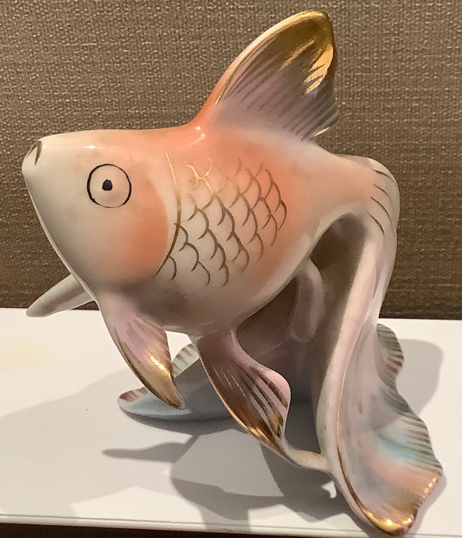 Hollohaza Hungary Signed Porcelain “GOOD LUCK?? Fish Hand Painted Gold Accents: Hollohaza Hungary Signed Porcelain “GOOD LUCK” Fish Hand Painted Gold Accents There are no chips, no cracks, no repairs, measures approx 3.1 x 3.5 x 3.9 inches