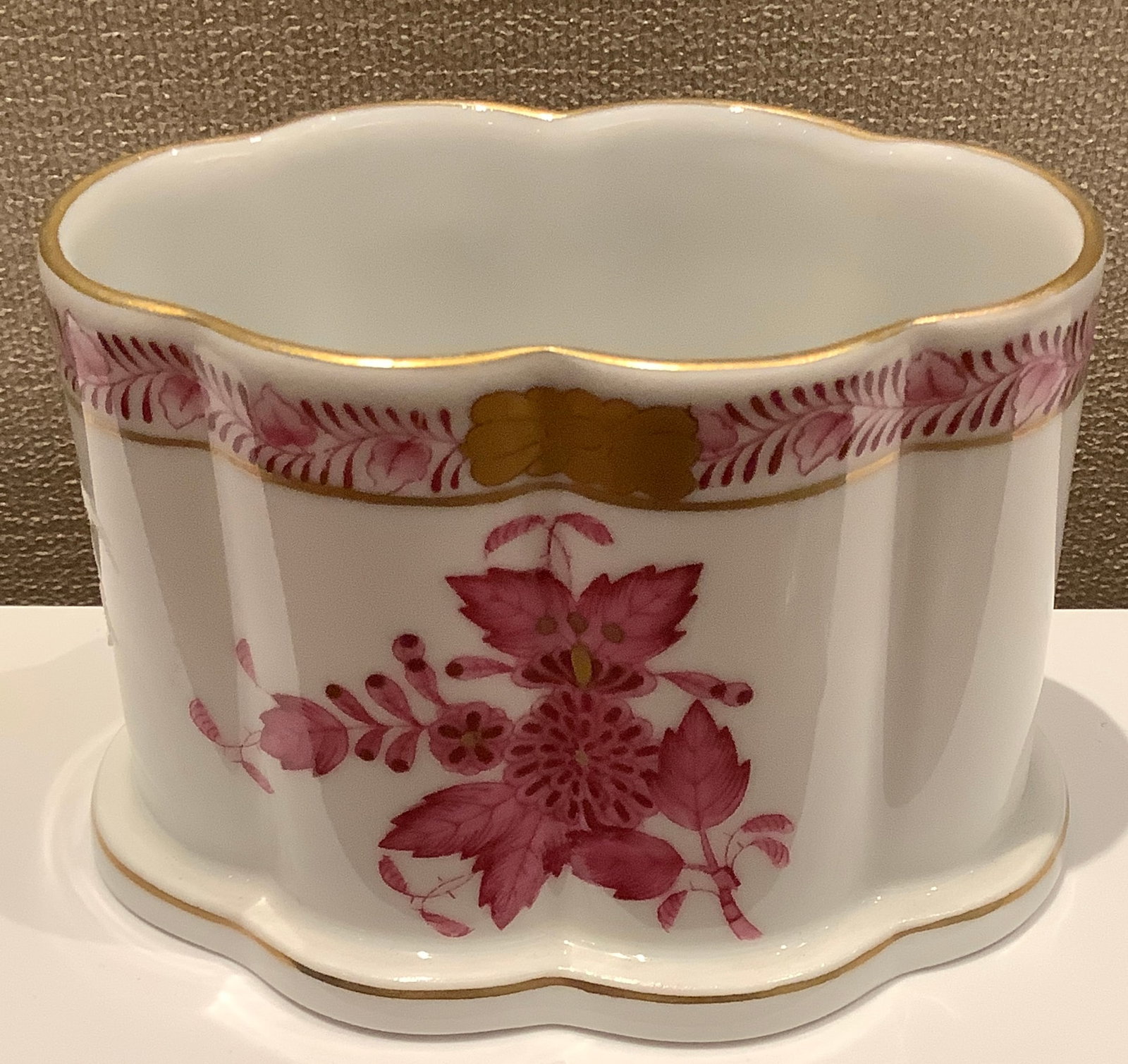 Herend Signed White and Raspberry Porcelain Chinese Bouquet With 24k Gold Accents Made in Hungary: Herend Signed White and Raspberry Porcelain Chinese Bouquet With 24k Gold Accents Made in Hungary. Measures approx No Chips Or Cracks