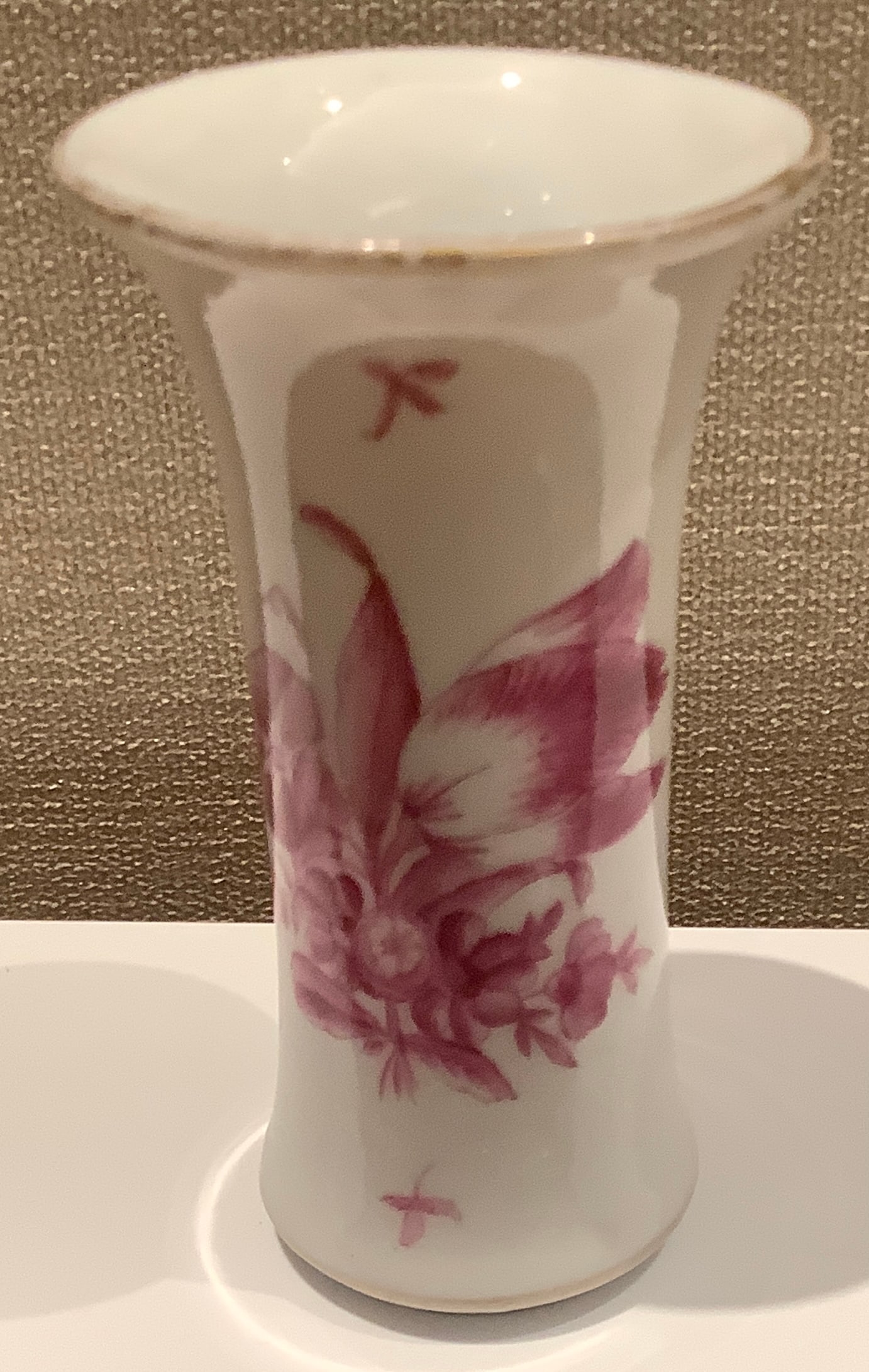 Herend Signed White and Raspberry Porcelain Chinese Bud Vase With 24k Gold Accents Made in Hungary (1 of 5)