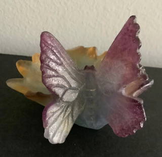 DAUM PATE DE VERRE SIGNED BUTTERFLY DISH FIGURINE TRAY WITH BOX . Made in France: DAUM PATE DE VERRE SIGNED BUTTERFLY DISH FIGURINETRAY WITH BOX. Made in France DAUM PATE DE VERRE SIGNED BUTTERFLY DISH FIGURINETRAY WITH BOX. Made in France. No Chips or cracksmeasures approx 3 3/4"