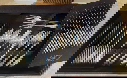 Tiffany & Co Faneuil Sterling Silver Flatware For 12 No Monogram 88 Pc: 88 Pcs Tiffany & Co Faneuil Sterling Silver Flatware For 12 No Monogram 12 knives 9 3/8''12 forks 7 1/8''12 fish knives 8''12 fish forks 6 7/8''12 salad forks 6 5/8''12 teaspoons 5 7/8''12 oval soup s