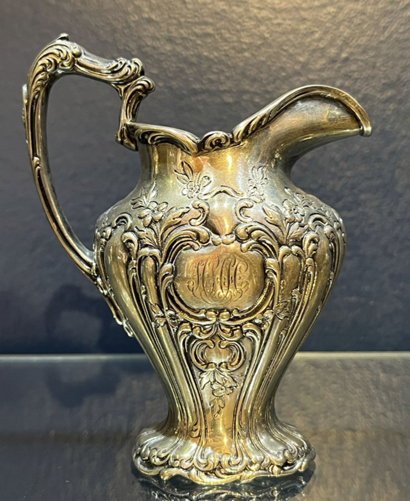 Gorham Sterling Silver Water Jug Pitcher: Gorham Sterling Silver Water Jug PitcherBrand : Gorham x Montgomery bros.Era : 1917Weight : 1180 grams High 26 cm – long 21 cm – wide 14 cm Material : 925 STERLING SILVERDescription : big water ju