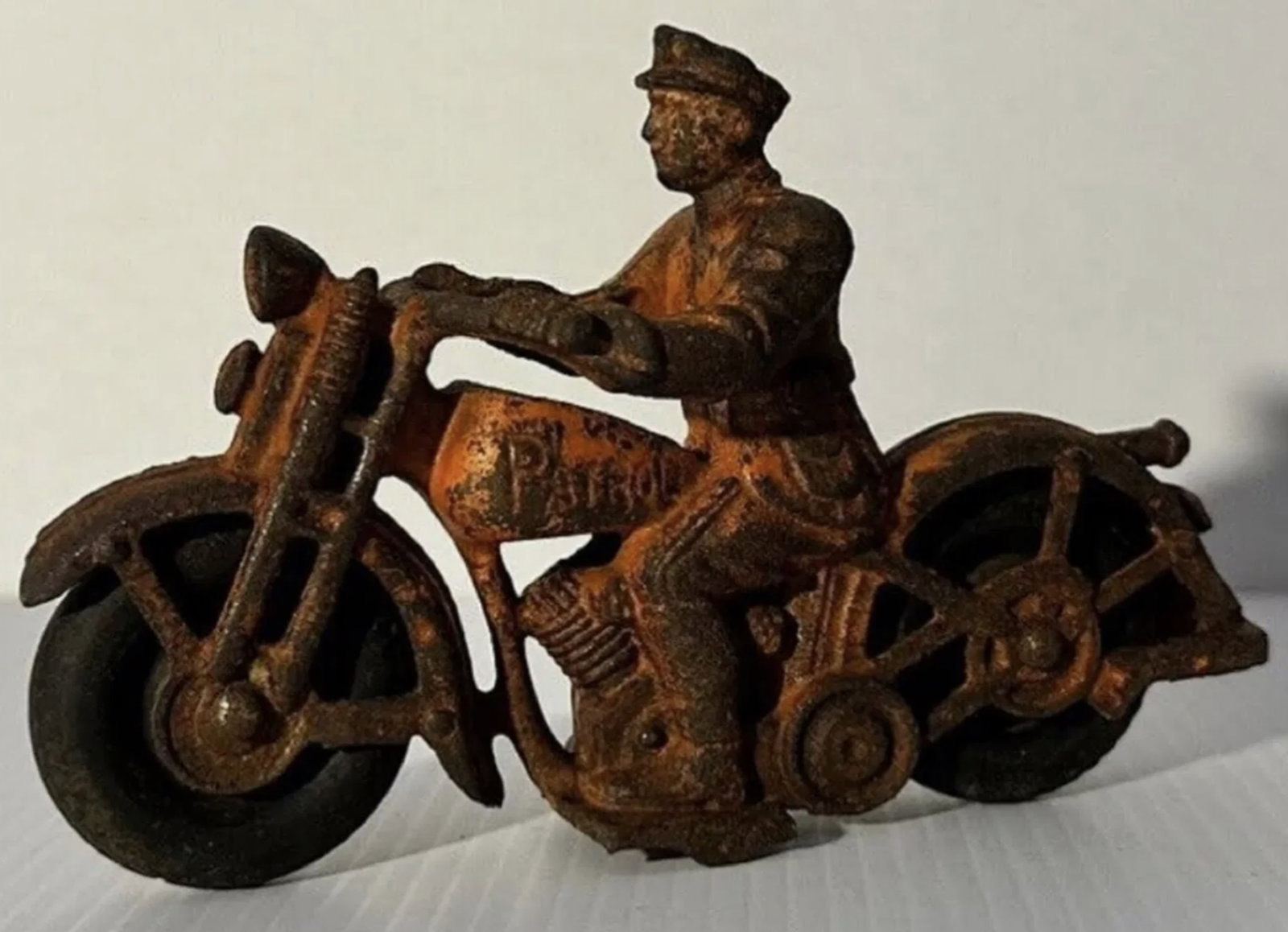 HUBLEY CAST IRON VEHCILE A UNIFORMED PATROL OFFICER ON MOTOR CYCLE 6.5 INCHES LONG: HUBLEY CAST IRON VEHCILE A UNIFORMED PATROL OFFICER ON MOTOR CYCLE 6.5 INCHES LONG. . Made in the United States, this collectible piece is perfect for bike and motorcycle enthusiasts. The material use
