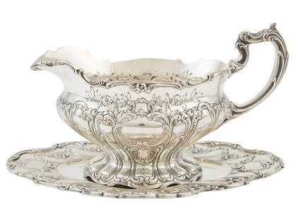 Gorham Chantilly Grand Sterling Silver Gravy Boat With Under Plate: Gorham Chantilly Grand Sterling Silver Gravy Boat With Under Plate. Excellent condition like new...no monogram or removal19 troy ozTray 8 1/8'' x 6 1/2''Gravy boat 7 1/2'' x 4''