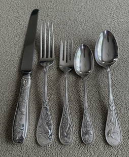 Tiffany & Co Sterling Silver Audubon Sterling 5 Pc Dinner Size Place Setting: Tiffany & Co Sterling Silver Audubon Sterling 5 Pc Dinner Size Place Setting. Showroom conditiondinner knife 10 1/4''dinner fork 8 1/8''salad fork 6 3/4''teaspoon 6 1/4''oval soup 7 1/4''Comes with Ti