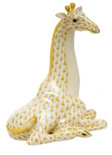 Herend Signed Porcelain fishnet Butterscotch Giraffe Figurine Made in Hungary: Herend Signed Porcelain fishnet Butterscotch Giraffe Figurine Made in Hungary. Measurs approx 4.5"L X 5"H no chips or cracks