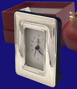 Del Conte Italian Sterling Silver Desk Alarm Clock in Mid-Century Modern Style: Del Conte Italian Sterling Silver Desk Alarm Clock in Mid-Century Modern Style. Del Conte, Italian, hand hammered sterling silver desk alarm clock in Mid-Century Modern style, with an elegant geometri