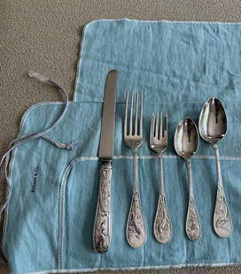 30 pcs Tiffany & Co Sterling Silver Audubon Sterling 5 Pc Dinner Size Place Setting  set of 6: Tiffany & Co Sterling Silver Audubon Sterling 5 Pc Dinner Size Place Setting. Showroom condition total of 30 9cs6 dinner knife 10 1/4''6 dinner fork 8 1/8''6 salad fork 6 3/4''6 teaspoon 6 1/4''6 oval