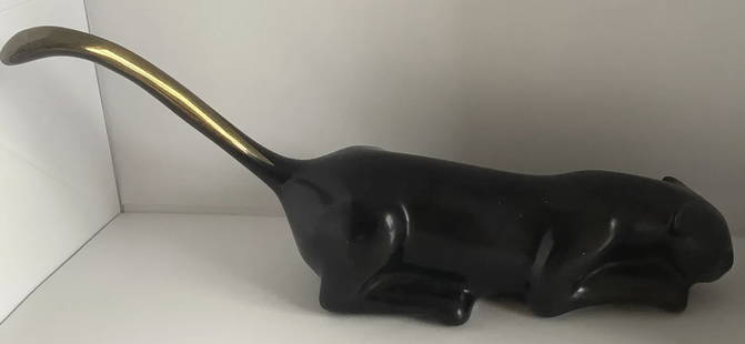 Loet Vanderveen Limited Edition Stalking Jaguar?? 265/2500 Sculpture Figurine: Loet Vanderveen Limited Edition Stalking Jaguar” 265/2500 Sculpture Figurine. Measures approx a length of 7 inches and a width of 1.5 inches