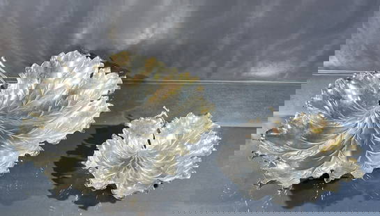 Buccellati Sterling Silver Pair of Leaves Bowls: Buccellati Sterling Silver Pair of Leaves Bowls. Measaues approx the biggest one is 28 cmthe smallest one is 16 cm Please note: shipping will require international shipping fee with US customs clearan