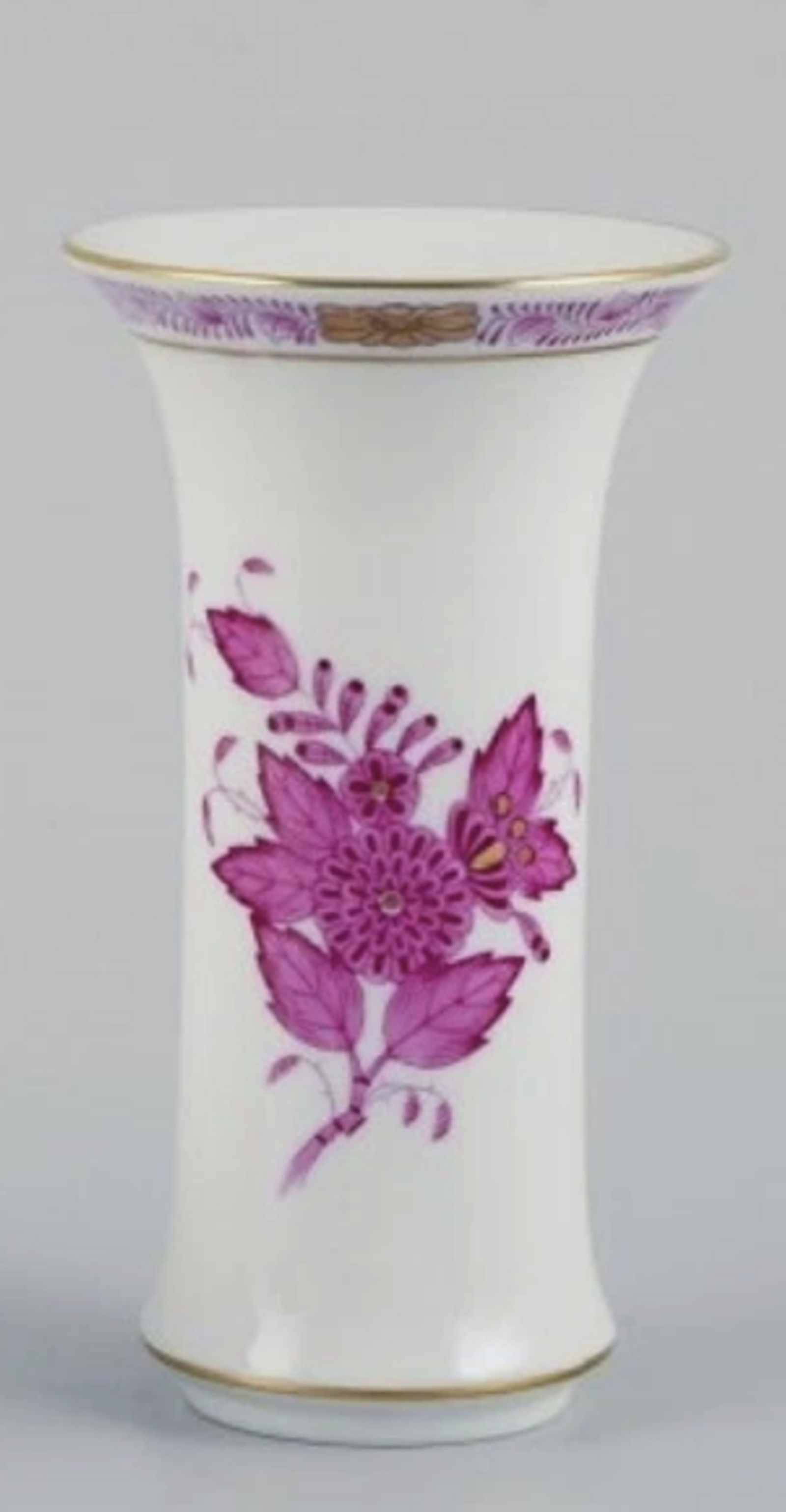 Herend Signed Chinese Boquet Raspberry Vase Made in Hungary Measures approx Vase: H 12.0 x D 6.5 cm. (1 of 5)