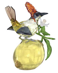 Swarovski Signed Idyllia Royal Flycatcher Bird It is brand new in the original box: Swarovski Signed Idyllia Royal Flycatcher Bird It is brand new in the original box, and perfect for any occasion. Size: 3.7" H x 4.0" L x 1.8" WThe Swarovski Idyllia family is constructed using divers