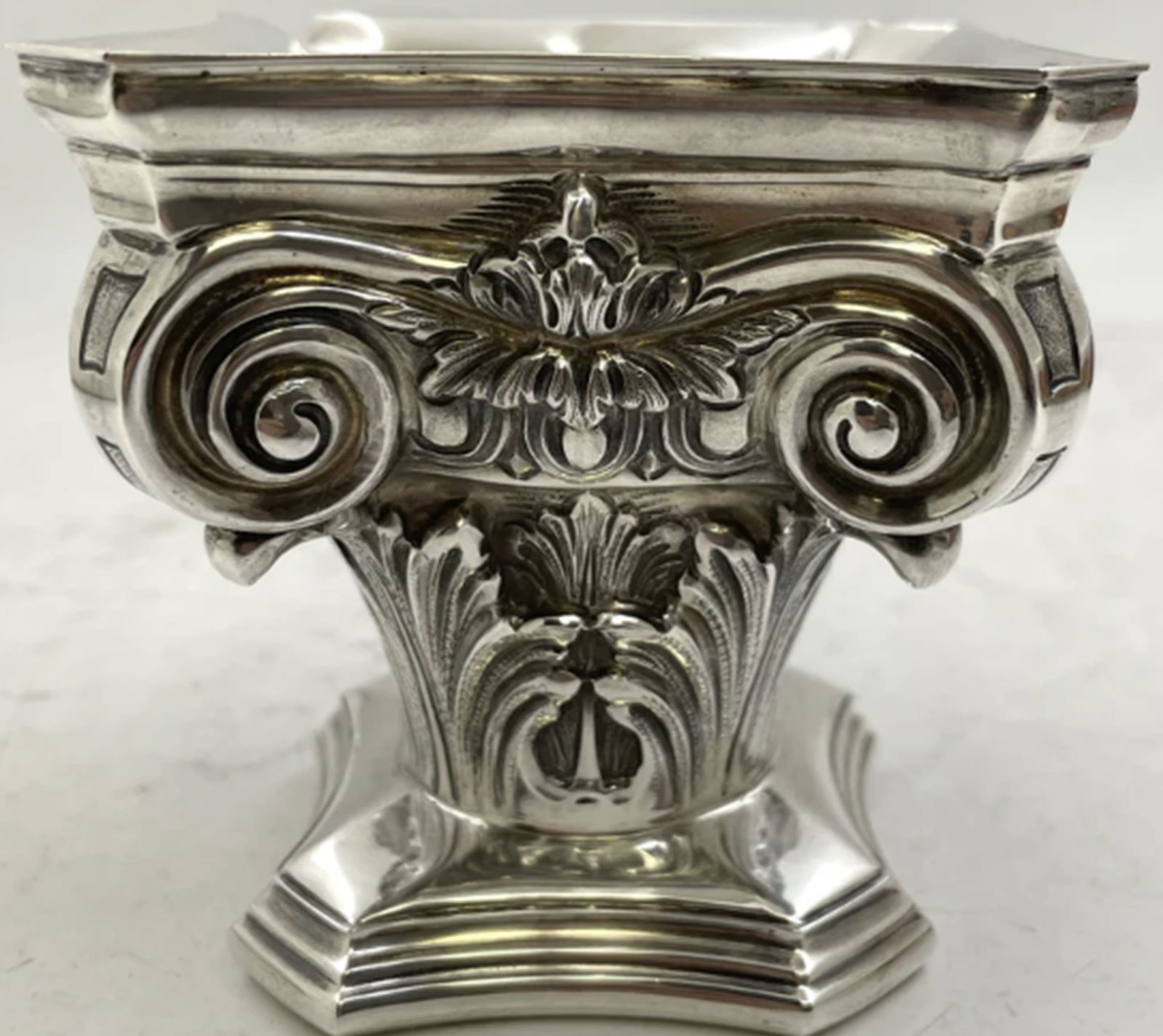 Mario Buccellati Sterling Silver Corinthian Column-Shaped Ashtray (1 of 7)