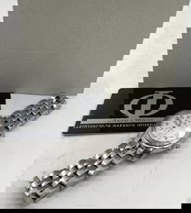Baume & Mercier Stainless Steel Men's Watch MV045221: Baume & Mercier Stainless Steel Men's Watch MV045221. Baume & Mercier stainless steel men's watch, made in Geneva, with a quartz movement, with a white face and Roman numerals. It measures 39 mm in