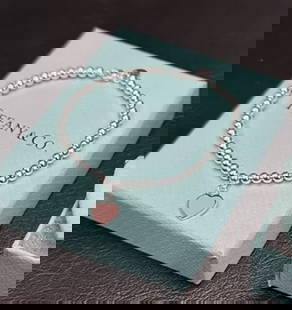 Tiffany & Co. Sterling Silver Pink Heart Bracelet And Box: Tiffany & Co. Sterling Silver Pink Heart Bracelet And Box. Tiffany & Co Pink Heart Tag Beaded Bracelet in Silver, 4 mmLike-new condition, no signs of wear, see photosSize medium,7 inches Fits wrists u