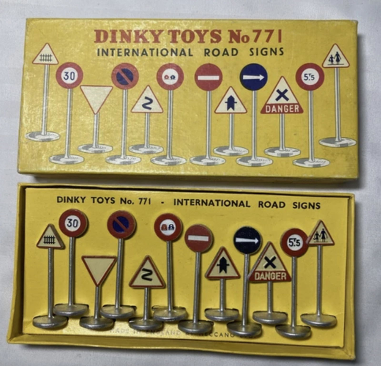 DINKY TOYS no771 ロードサイン A Dinky Toys No. 771 international road signs set, boxed