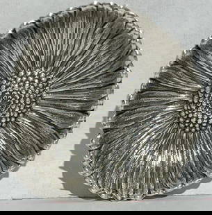 BUCCELLATI STERLING SILVER DAISY DISH MADE IN ITALY: BUCCELLATI STERLING SILVER DAISY DISH MADE IN ITALY- Brand : GIANMARIA BUCCELLATI- Era : 1970- Material : STERLING SILVER 925- Wide : 5 CM- Description : The objects designed by Gianmaria Buccellati a