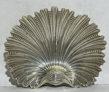 BUCCELLATI STERLING SILVER ARCA SHELL MADE IN ITALY: BUCCELLATI STERLING SILVER ARCA SHELL MADE IN ITALY- Brand : GIANMARIA BUCCELLATI- Era : 1970- Material : STERLING SILVER 925- Wide : 8 CM- Description : The objects designed by Gianmaria Buccellati a
