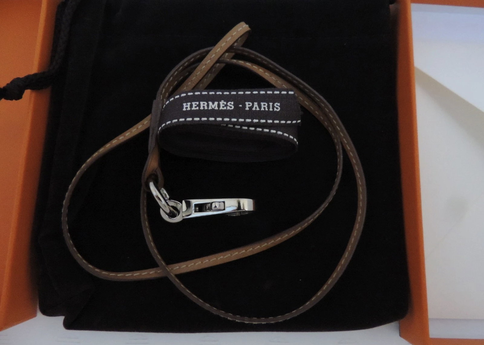 HERMES Dog Neck Strap Leather Brown x Metal Fitting with Box & Paper and Ribbon: HERMES Dog Neck Strap Leather Brown x Metal Fitting with Box & Paper and Ribbon