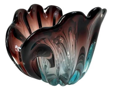 Murano Glass Purple and Blue Clam Shell Bowl – Mid-Century Italian Art Glass Centerpiece Made in: Murano Glass Purple and Blue Clam Shell Bowl – Mid-Century Italian Art Glass Centerpiece. Measures approx 18 cm length, 12 cm width.Murano clam shell bowl featuring vibrant purple and blue tones in
