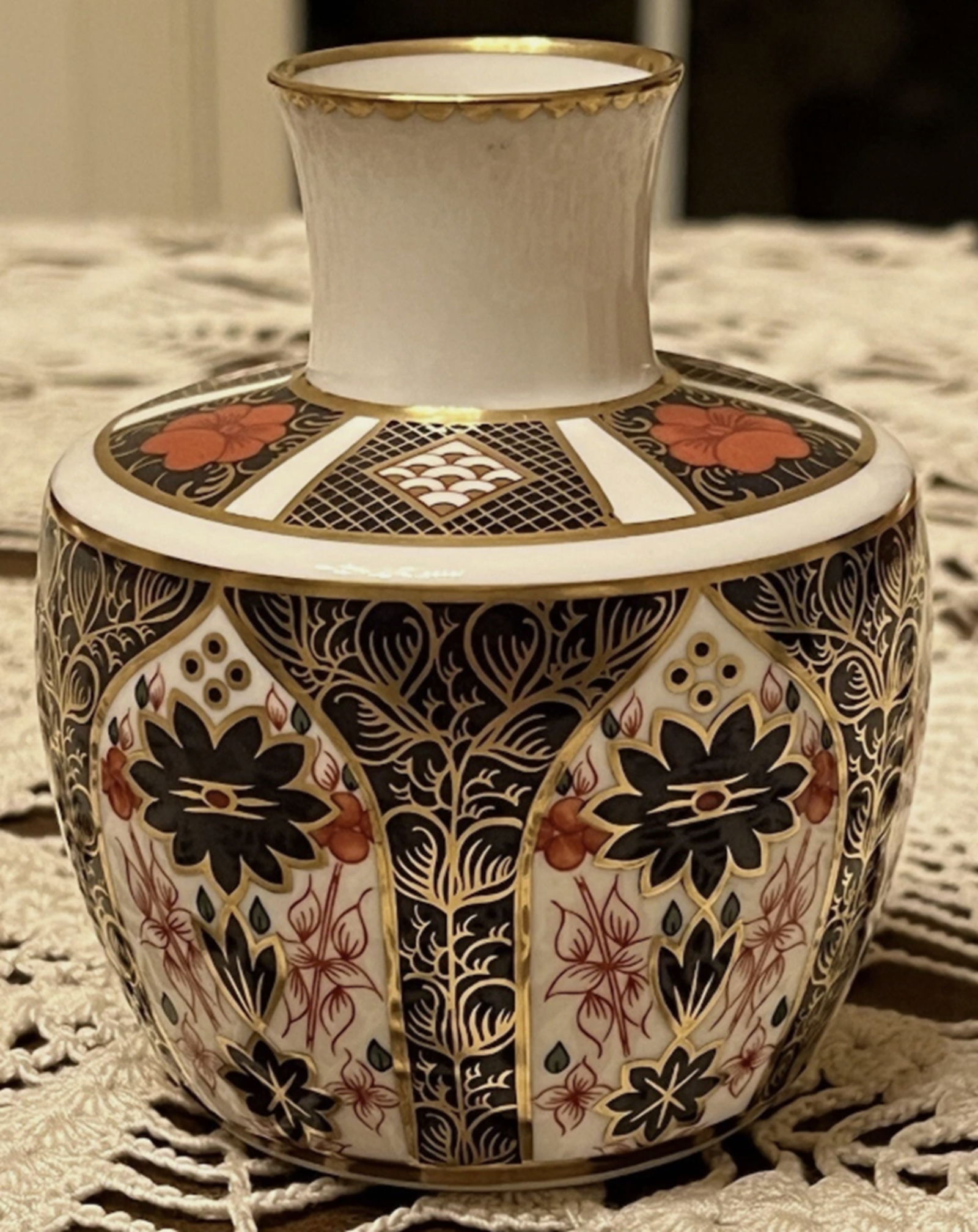 ROYAL CROWN DERBY OLD IMARI 1128 Bone China Vase: This vintage Royal Crown Derby Old Imari 1128 bone china vase is a beautiful addition to any collection. The multicolor design combined with the intricate details make it a unique piece. Made in the U