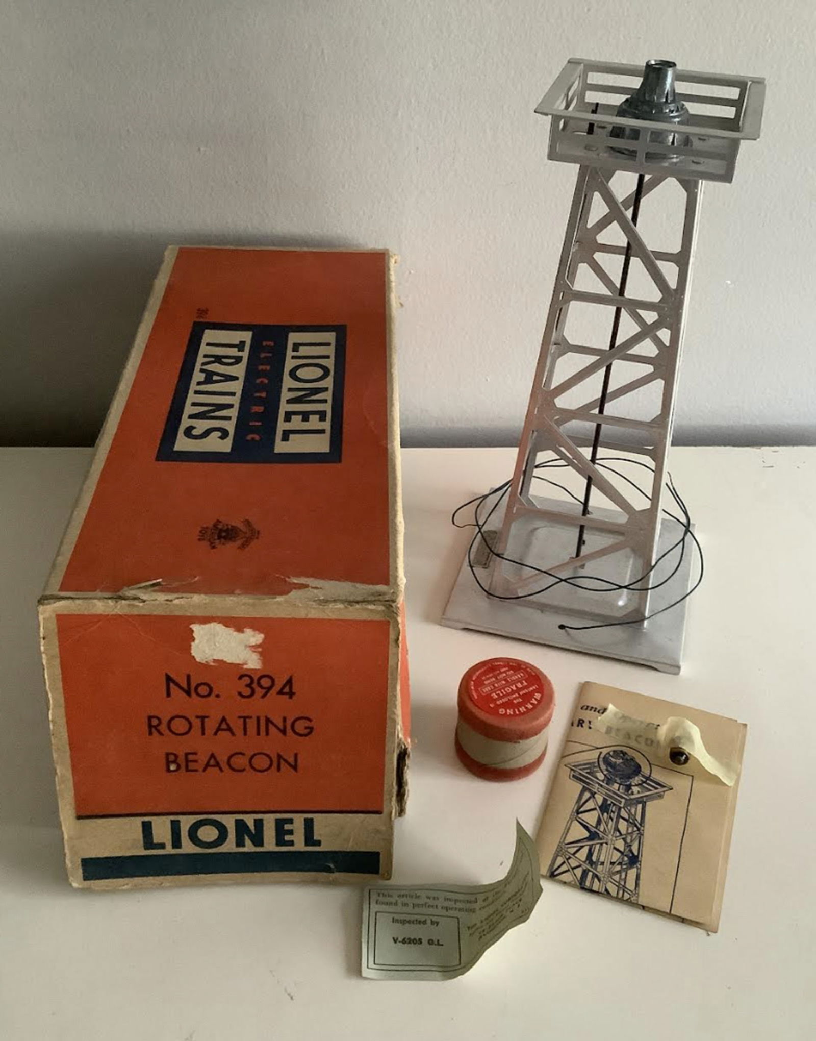 Lionel Trains Pre War #394 rotating beacon with paperwork and Orig Box Never Used (1 of 2)