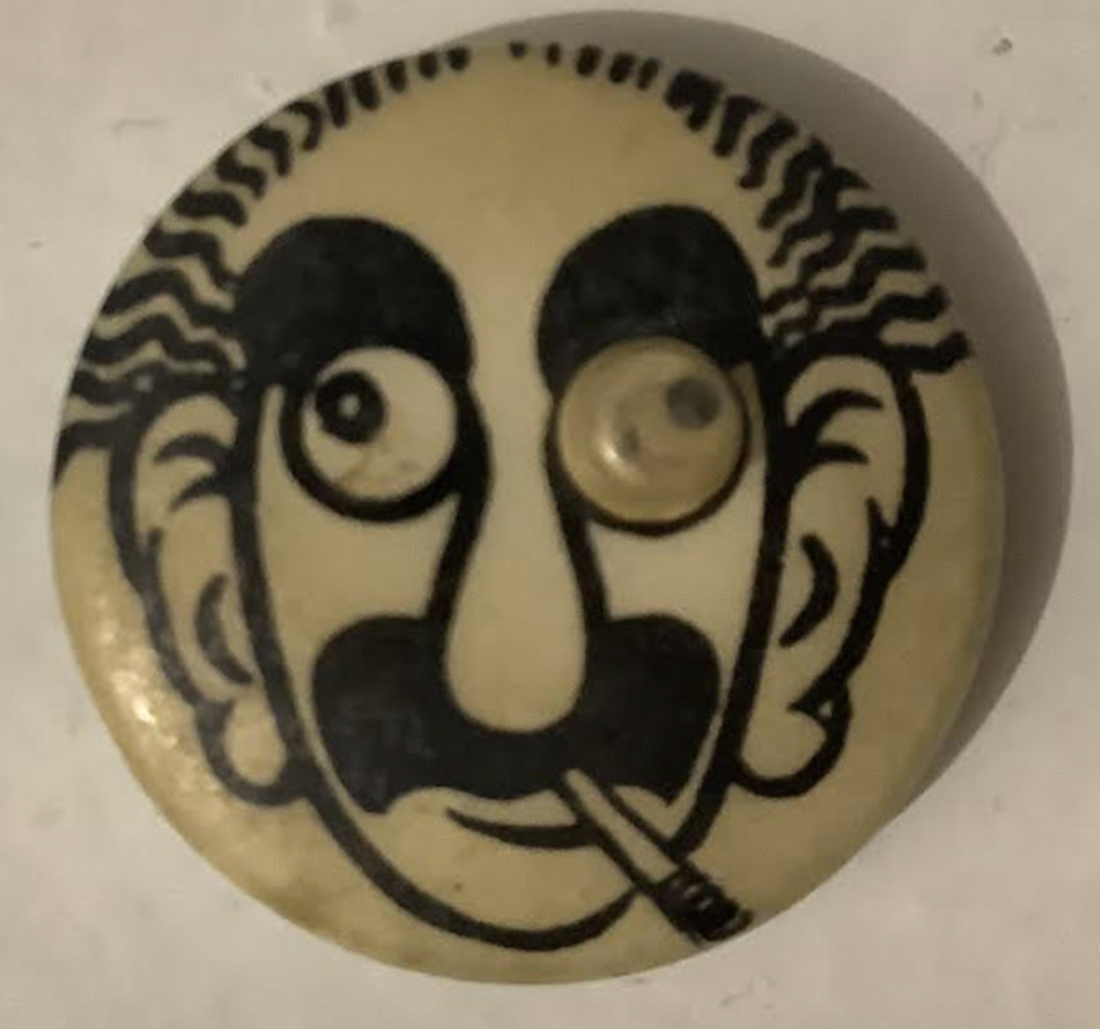 Black Americana Tin Groucho Marx Button Pin: Black Americana Tin Groucho Marx Button Pin Measures approx 1 inch accross
