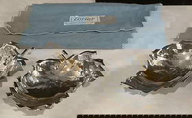 CARTIER STERLING SILVER LEAF TRINKET DISH BOWL PAIR AND ORIGINAL POUCH: CARTIER STERLING SILVER LEAF TRINKET DISH BOWL PAIR AND ORIGINAL POUCH Measures approx 4” LONG AND 1-1/4” TALL. Great condition