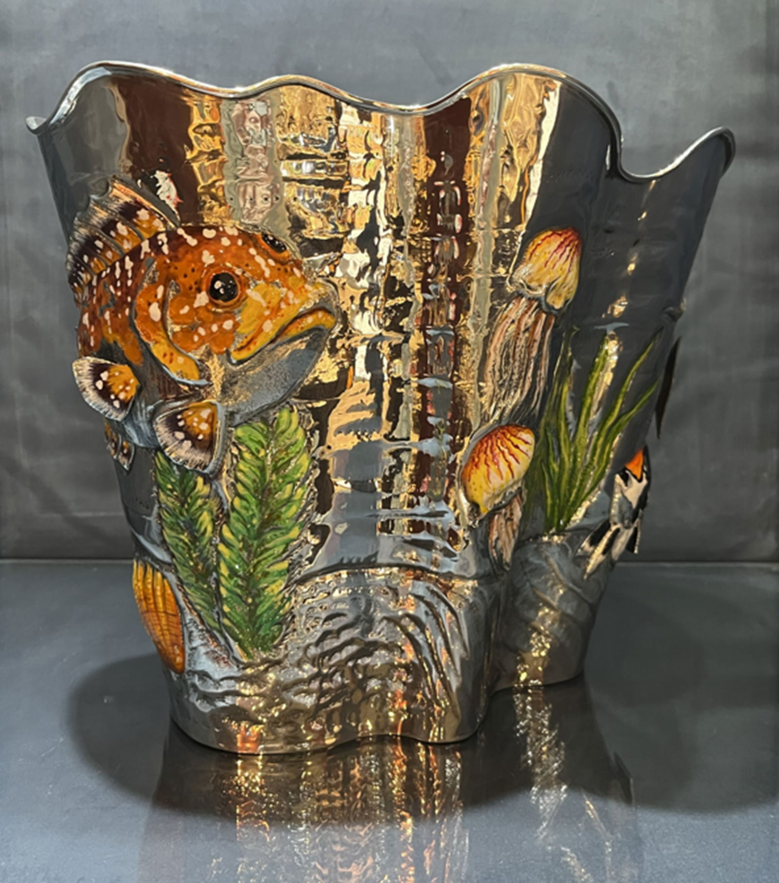 Sterling Silver and Ename Fish Designed Vase Made in Italy 1970: Sterling Silver and Ename Fish Designed Vase Made in Italy 1970 Measures approx: Wide : 30 CM,High : 25 CM,Long : 34 CM weighs approx 1,950 Kilograms