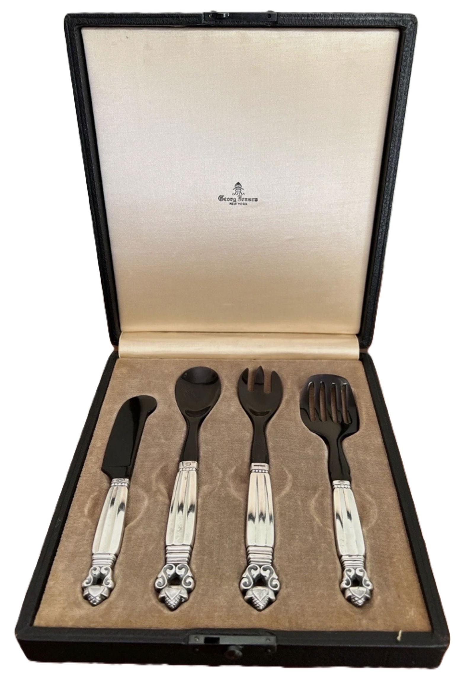 Georg Jensen Acorn Sterling Silver and Horn Caviar Flatware Set With Orig Box: Georg Jensen Acorn Sterling Silver and Horn Caviar Flatware Set With Orig Box. Acorn patterned sterling silver with bone blade, spoon, fork and server. Spoon and fork 7 inches long. Knife 5 ¾ i