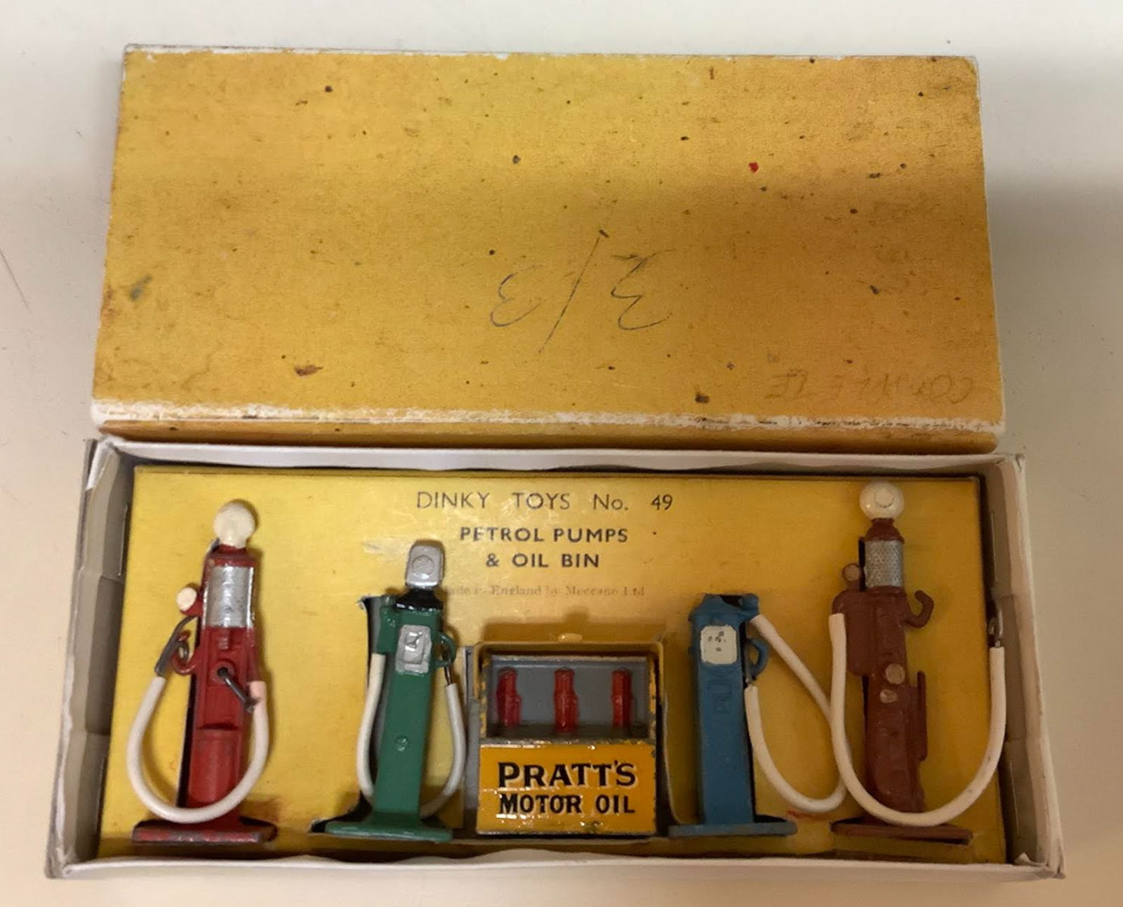 Dinky Cast Original gas pumps in box (1 of 3)
