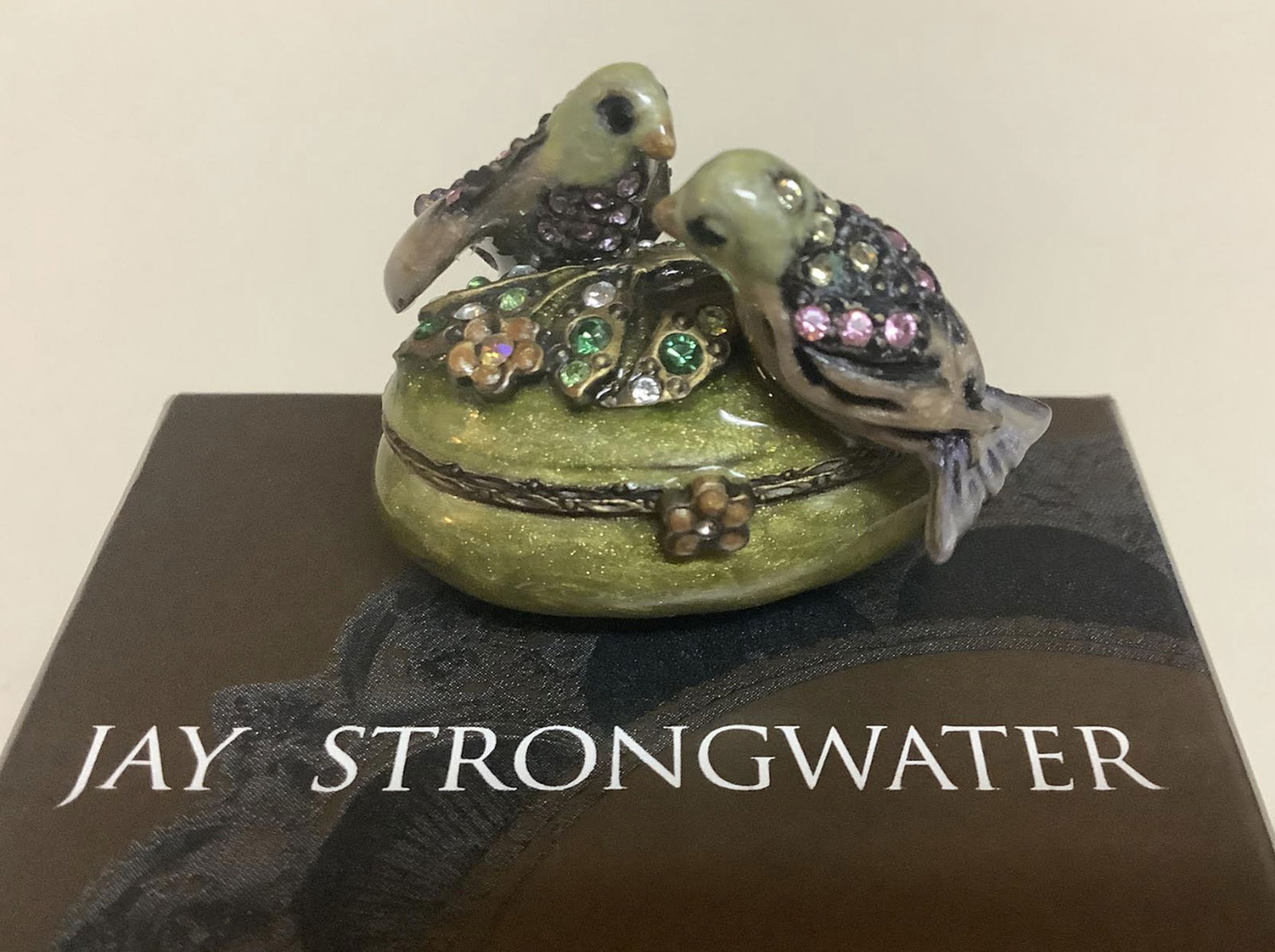 Jay Strongwater Parakeet Birds Figurine With Swarovski Crystals Trinket Box With its Orig Box: Jay Strongwater Parakeet Birds Figurine With Swarovski Crystals Trinket Box With its Orig Box. Measures approx No Chips or Cracks Present