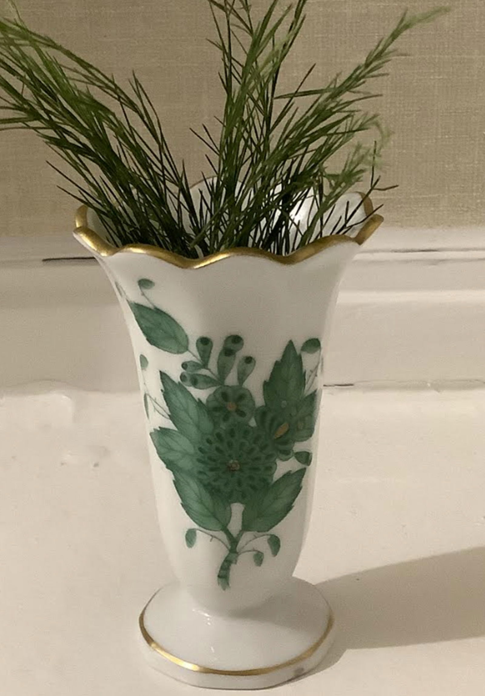 HEREND SIGNED PORCELAIN BUD VASE MADE IN HUNGARY: HEREND SIGNED PORCELAIN BUD VASE MADE IN HUNGARY. Measures approx 2.5 inches tall. No Chips or cracks present.