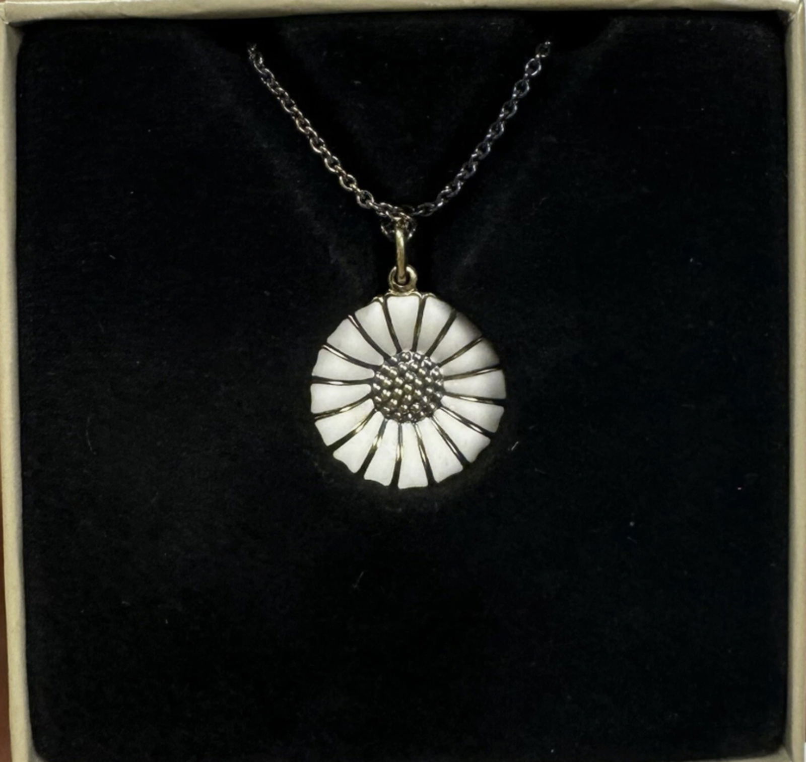 Baccarat Signed  Parrot Pair Figurine Made in France. (1 of 6)