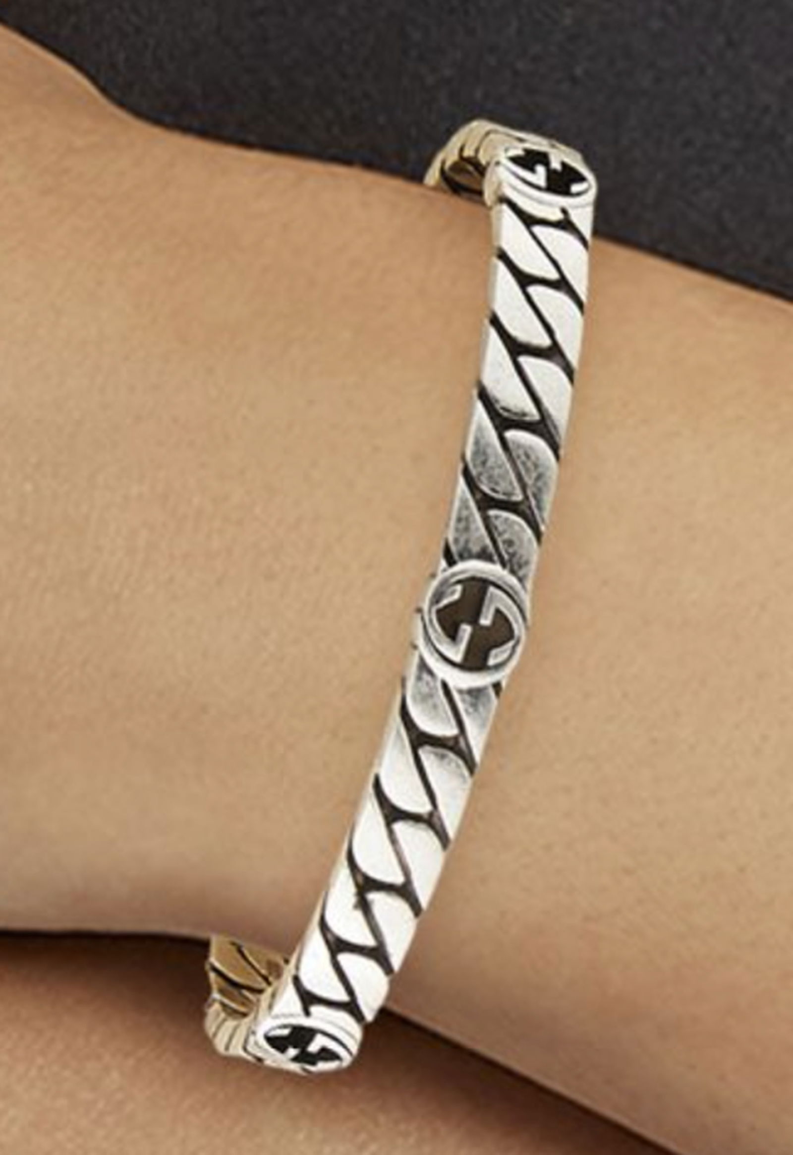 Gucci Interlocking G Sterling Silver Textured Cuff Bracelet Cuff With Box: Gucci Logo Interlocking G Sterling Silver Textured Cuff Bracelet Cuff With Box Size 7.5