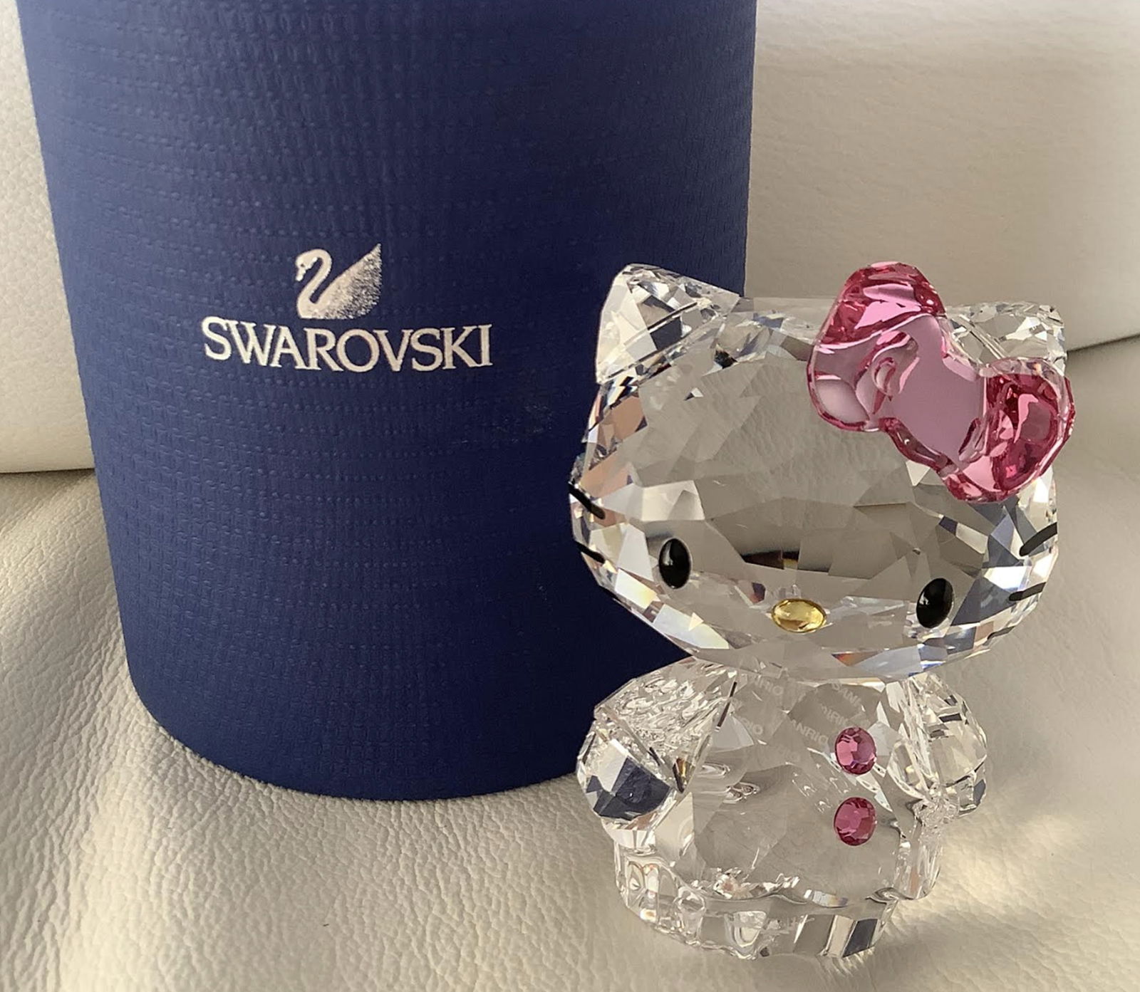 Swarovski Signed Crystal Hello Kitty Pink Bow Figurine Sanrio With Orig Box: Swarovski Signed Crystal Hello Kitty Pink Bow Figurine Sanrio With Orig Box