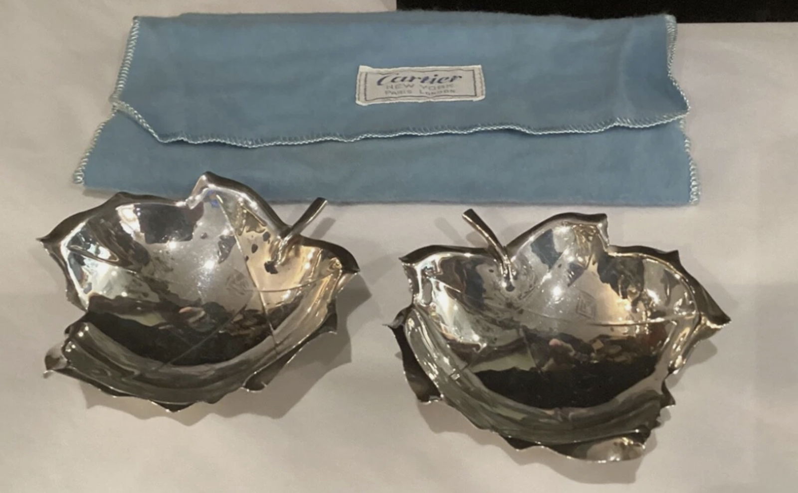 CARTIER STERLING SILVER LEAF TRINKET DISH BOWL PAIR AND ORIGINAL POUCH: CARTIER STERLING SILVER LEAF TRINKET DISH BOWL PAIR AND ORIGINAL POUCH Measures approx 4” LONG AND 1-1/4” TALL. Great condition