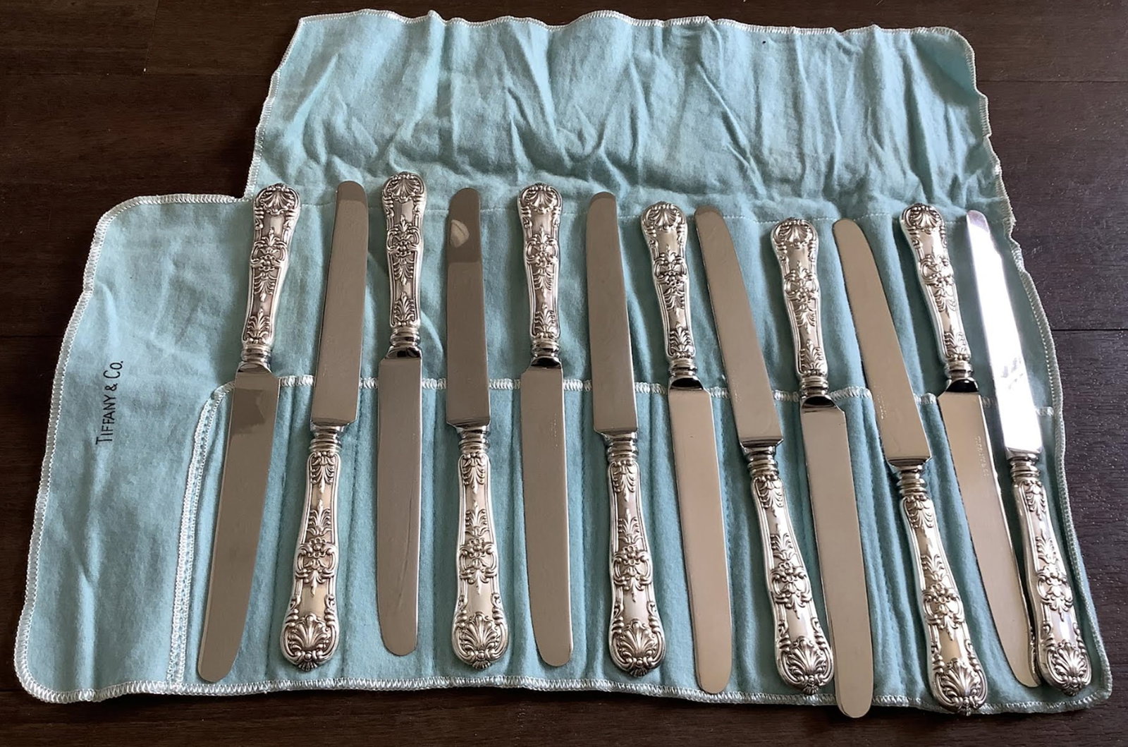 Tiffany & Co Sterling Silver English King Knives Set of 12 With Pouch: Tiffany & Co Sterling Silver English King Knives Set of 12 With Pouch. Measusres approx 9 1/8''....no monogram No Chips Dents or dings